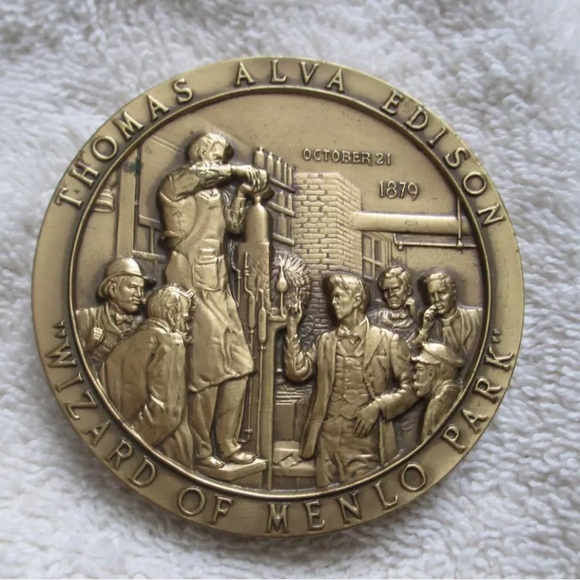 THOMAS EDISON Centennial of Light 2 3/4"Bronze 1979 Wizard of Menlo Park MACO - Picture 2 of 2